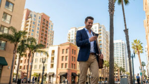 Polski inwestor na ulicy w Miami, Floryda USA